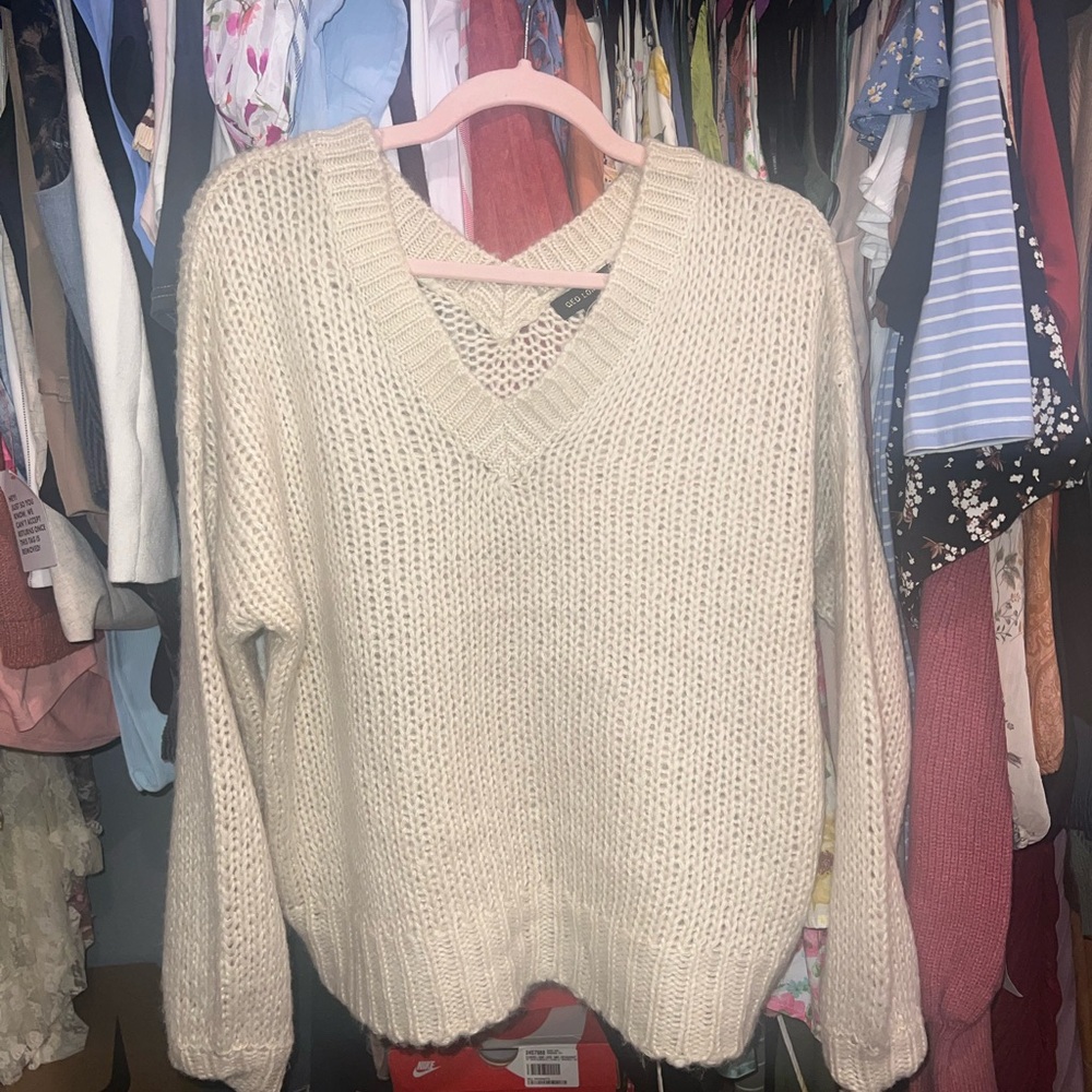 QED London Cream V-Neck Sweater